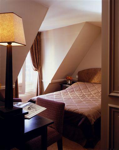 Hotel Lenox Saint Germain パリ 部屋 写真
